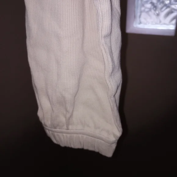 Cream Crop top - Picture 8 of 9